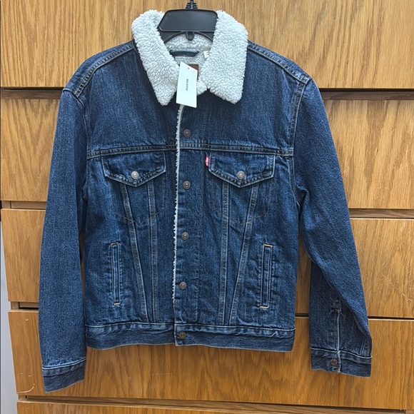Levi’s ex-boyfriend trucker jacket